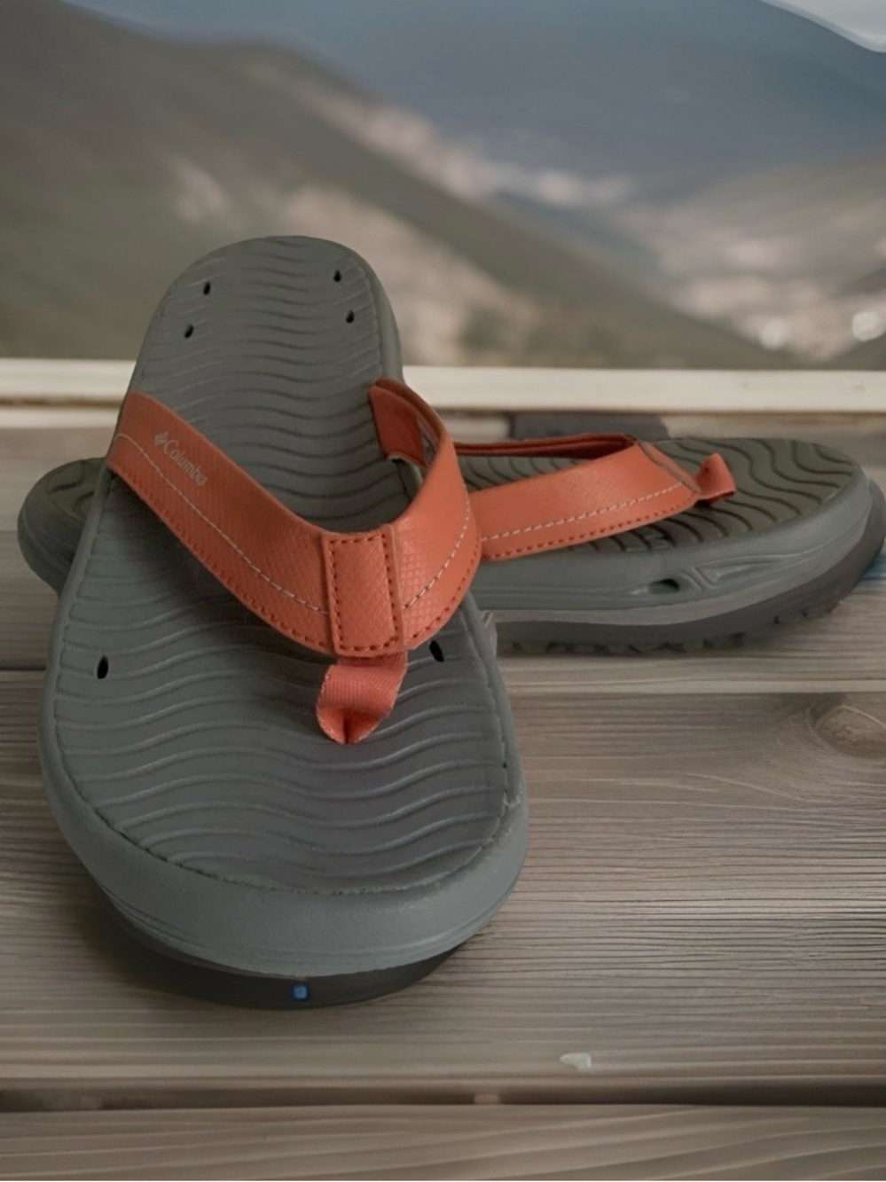 Columbia Sandals Flip Flops Gray Coral Leather Strap Women 8 NWT Thong Sandal